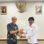 Captain+Achmad+Sadikin+Abdurachman+Bersama+Lukman+F+Laisa,+Direktur+Jenderal+Perhubungan Udara