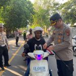 Semarak Hari Kemerdekaan RI, Kapolres Ende Pasang Bendera Merah Putih di Setiap Kendaraan Bermotor IMG-20250808-WA0004