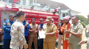 ‎Serah Terima Unit Damkar PT Munja, Wabub Tarsi : Mobil Ini Harus Selalu Siap 24 Jam