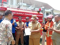 ‎Serah Terima Unit Damkar PT Munja, Wabub Tarsi : Mobil Ini Harus Selalu Siap 24 Jam