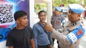 Propam Polres Mabar Edukasi Masyarakat tentang Barcode Pengaduan Pelanggaran Anggota Polri