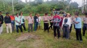 Majelis Hakim PN Labuan Bajo Gelar Sidang Lapangan Perkara Gugatan Perbuatan Melawan Hukum Diatas Tanah Sengketa 