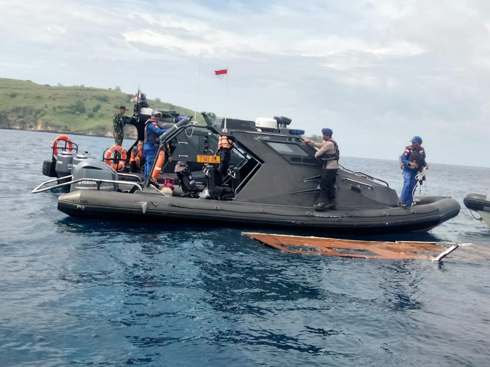 Kapal Wisata KM Putri Sakinah Tenggelam di Selat Pulau Padar, 4 Keluarga Spanyol Masih Hilang