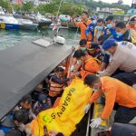 UPDATE: Nelayan Temukan 1 Jenazah Perempuan WNA Spanyol, Korban KM Putri Sakinah, 3 Orang Masih Hilang UPDATE: Nelayan Temukan 1 Jenazah Perempuan WNA Spanyol, Korban KM Putri Sakinah, 3 Orang Masih Hilang