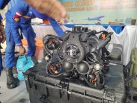 Kapolda NTT Serahkan Drone Bawah Laut & Sonar Plus 5 Penyelam Profesional Siap Turun Mencari Korban Tenggelam 