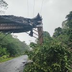 Hujan Deras Hancurkan Gapura Ikon Desa Wisata Wae Lolos Hujan deras dan angin kencang melanda Desa Wisata Wae Lolos Manggarai Barat NTT sejak Minggu hingga Senin (12/1/2026).