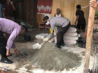 Rumah Rusak Dilanda Bencana, Polisi Datang Bawa Semen Bukan Senjata