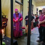 Cahaya Harapan di Balik Jeruji: Uskup Labuan Bajo Pimpin Jalan Salib Warga Rutan