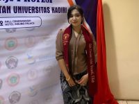 Seorang Bidan Muda: Selamatkan Ibu dan Bayi di Tengah Laut