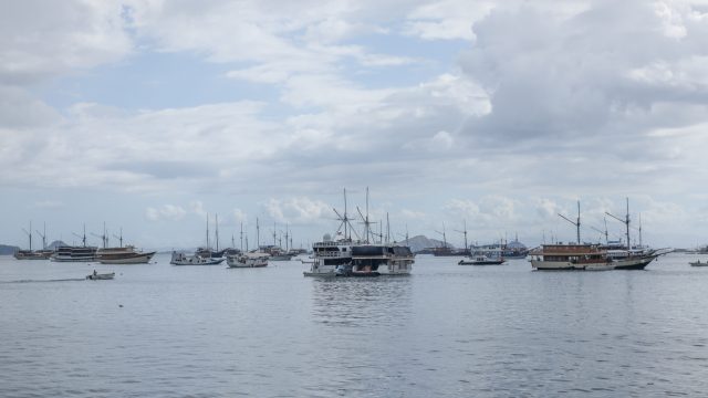 Angin Kencang Gelombang Gelombang Tinggi Ancam Perairan Labuan Bajo, KSOP Batasi Pelayaran