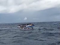 Data BMKG Ungkap Kondisi Laut Ekstrem, KM Hinaya Terombang-ambing di Komodo