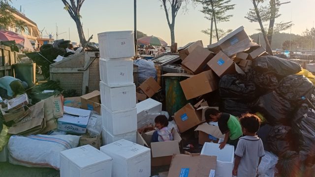 Sampah Menumpuk di Pelabuhan Waterfront Labuan Bajo: Siapa yang Bertanggung Jawab?