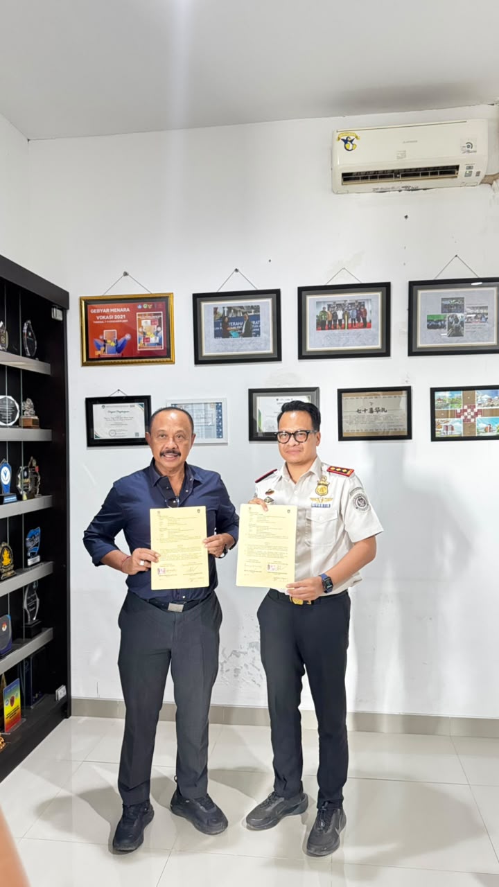 Kantor Imigrasi Kelas II TPI Labuan Bajo resmi menggandeng Politeknik eLBajo Commodus melalui sebuah Perjanjian Kerja Sama (PKS)